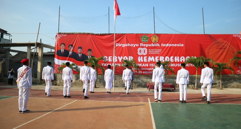 MTsS Al-Musdariyah Gelar Upacara Bendera Peringatan HUT ke-80 Kemerdekaan RI: Semangat Juang Tak Pernah Padam