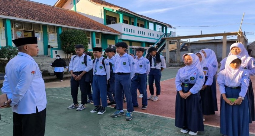 MTs Al-Musdariyah Cileunyi konsisten, Gelar Ujian Akhir Berbasis Digital dengan LMS dan HP.